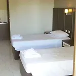 法里拉基玫瑰酒店 公寓式酒店 *