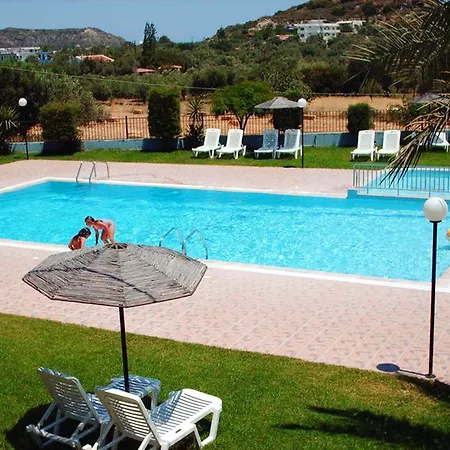 מלון דירות Rose פליראקי