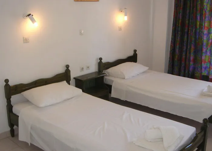 Rose ファリラキ