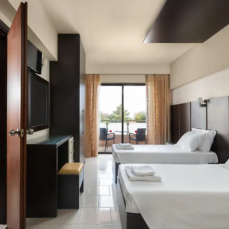 Rose ファリラキ