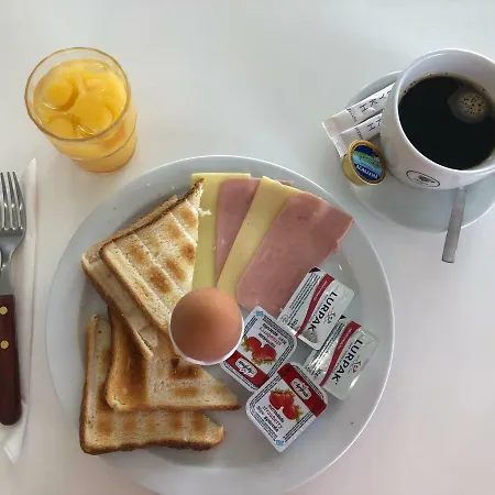 Rose ファリラキ